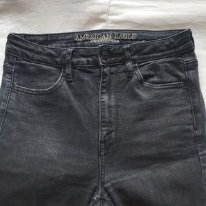 AEO SUPER HIGH RISE RIPPED KNEE JEGGINGS